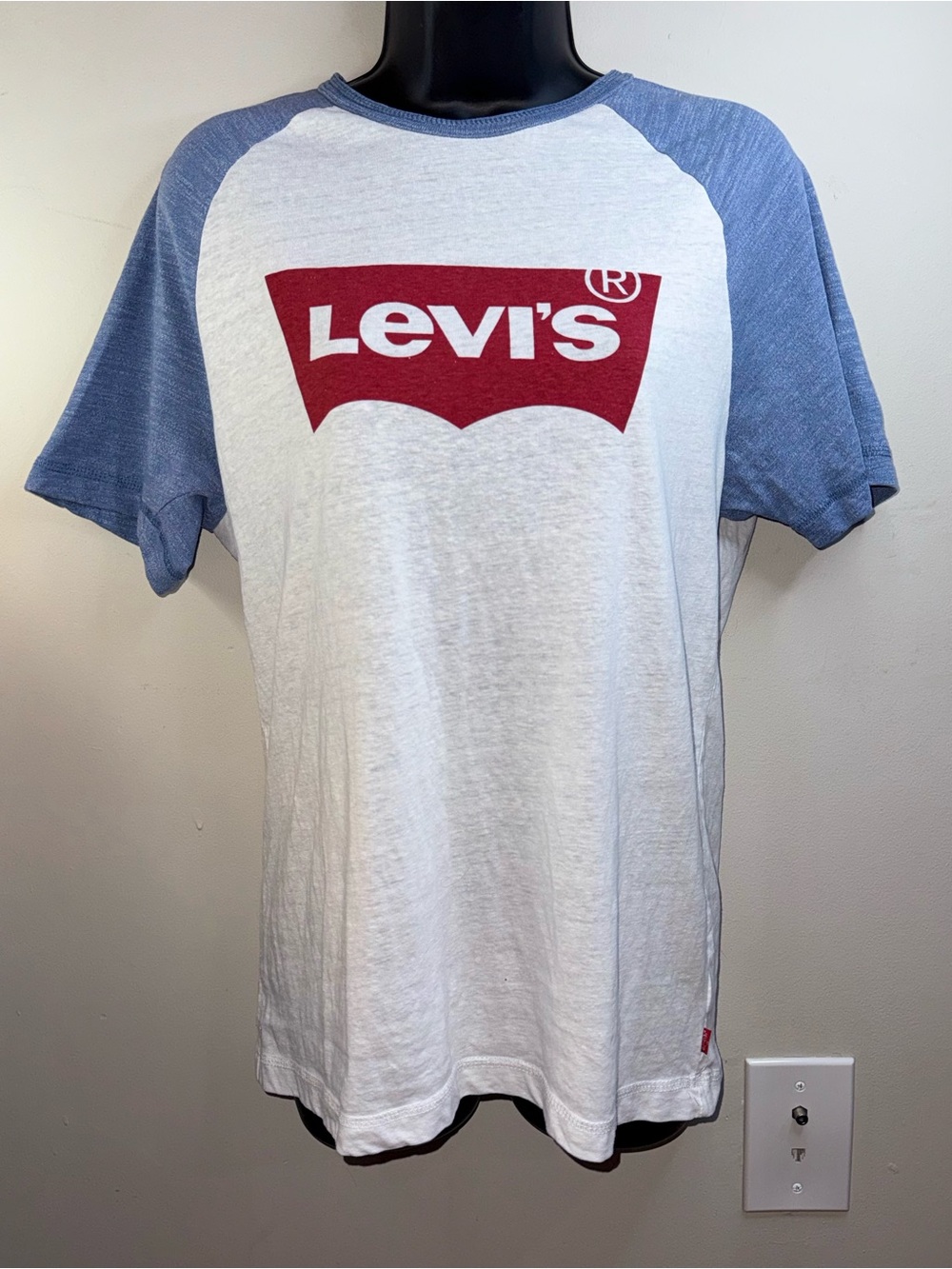 Levi's Men’s White T-Shirt with Blue Raglan Sleeves and Batwing Logo Size Small